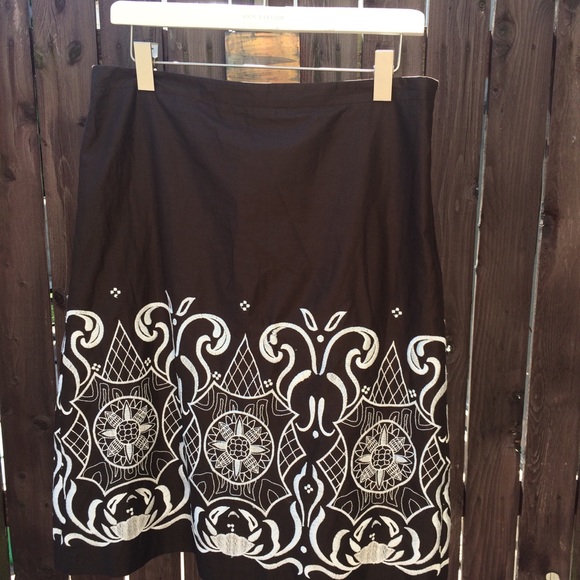 Ann Taylor LOFT Brown With White Embroidery Skirt - Picture 6 of 8
